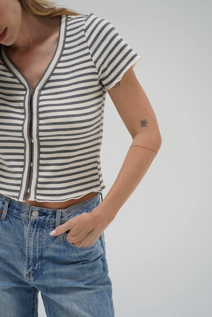 Ami Hook and Eye Tee