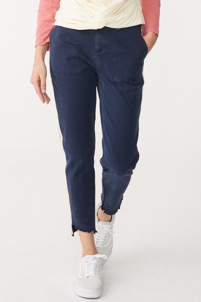 Cropped Jeans w/ Cream Track Stripe